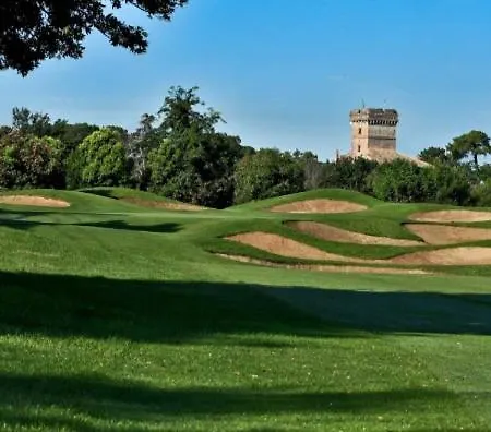Golf Marco Simone Roma, Monolocale Elegante アパート *